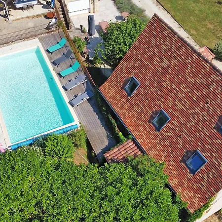 Maison En Pierre Avec Terrasse Paisible Et Piscine Chauffee - Fr-1-824-23 Feriehus
